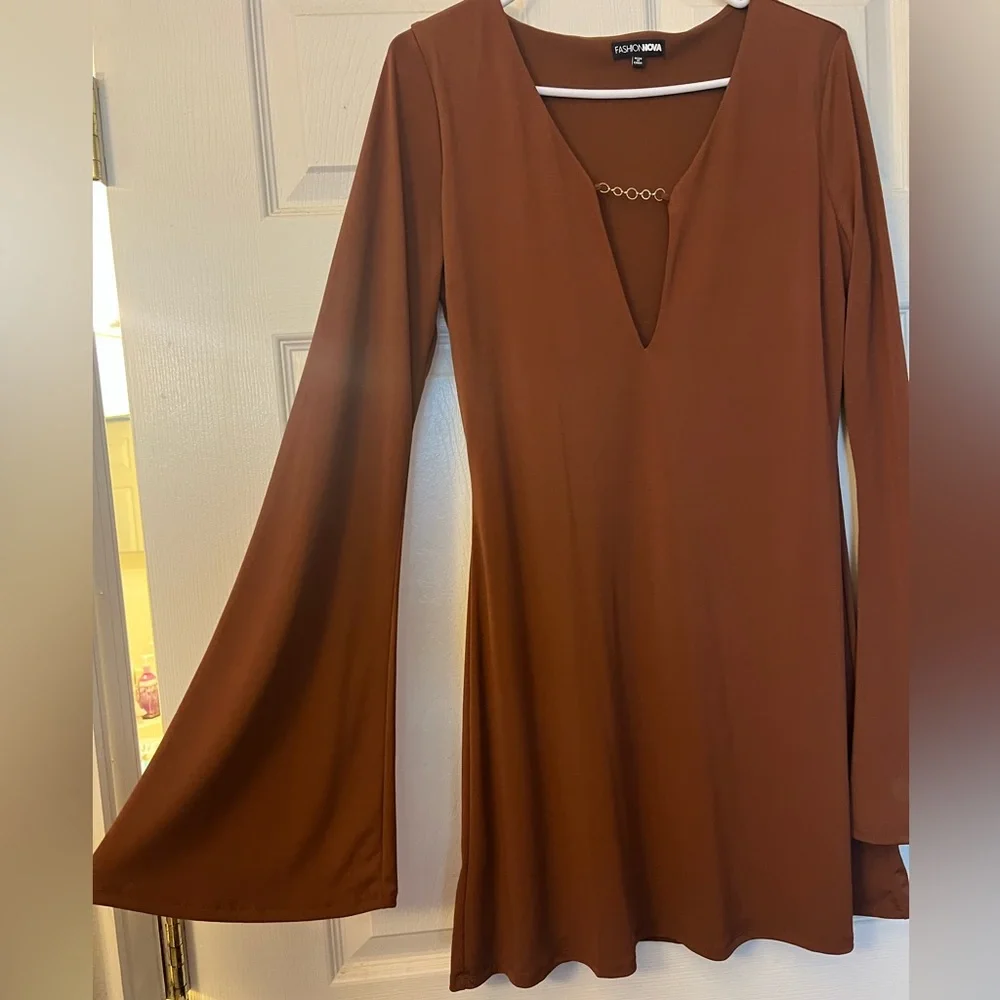 Fashion Nova Mercy Long Flared Sleeve Gold Chain Hardware Mini Dress Brown Large - Picture 5 of 7